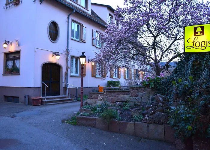 Logis Hôtel du Centre - Halte idéale en cyclotourisme avec garage à vélos clos Molsheim