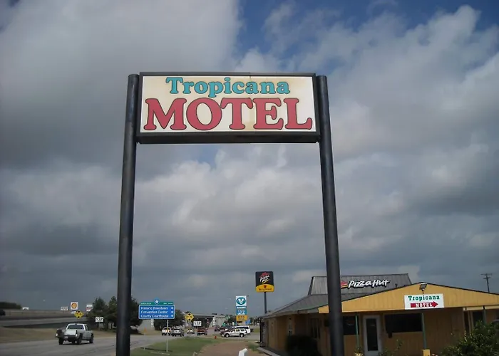 Tropicana Motel Bastrop