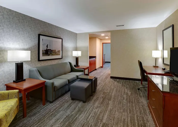 Blue Springs Hotels