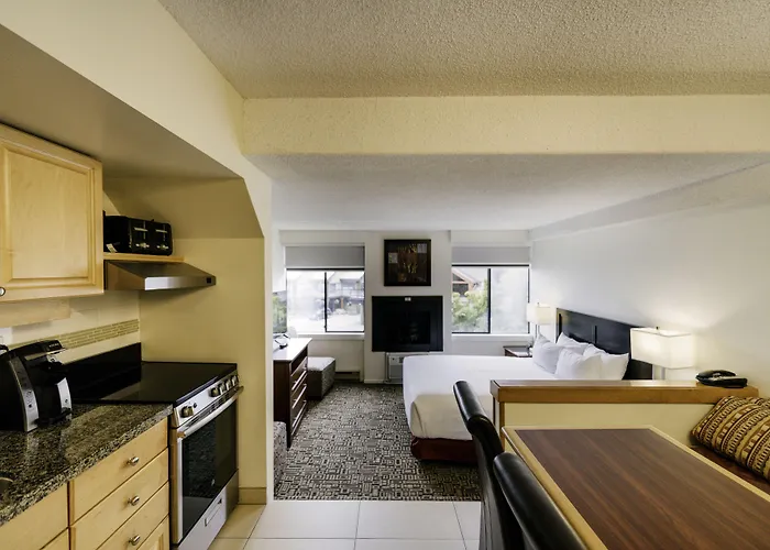 Mountain Side Hotel Whistler By Executive