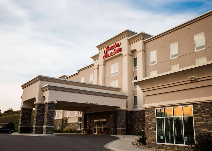 Minot Hotels
