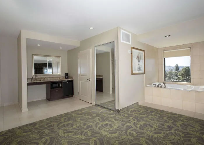 Hampton Inn & Suites Astoria