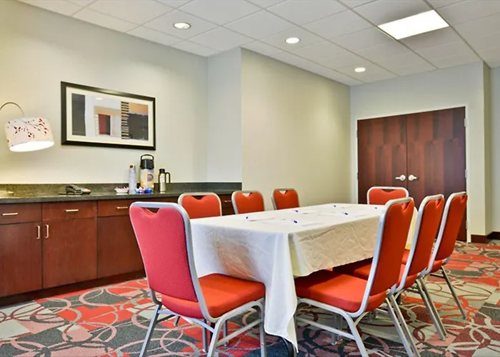 Holiday Inn Express & Suites Utica By Ihg