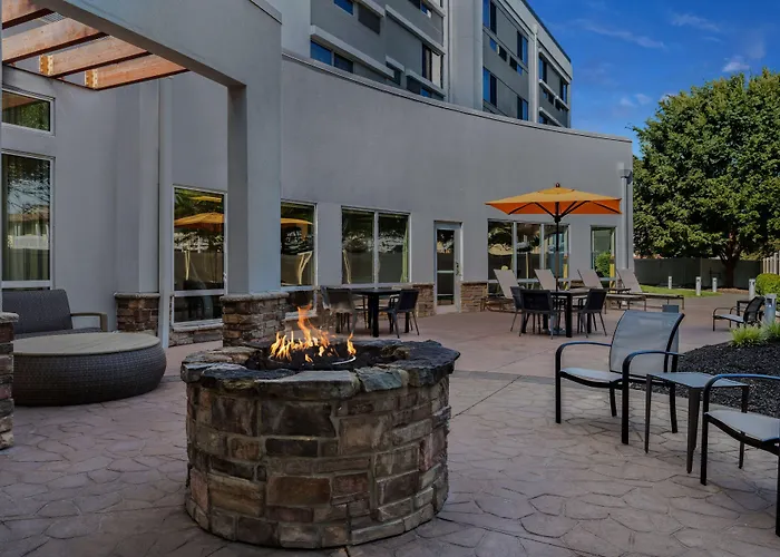 Courtyard By Marriott Evansville East