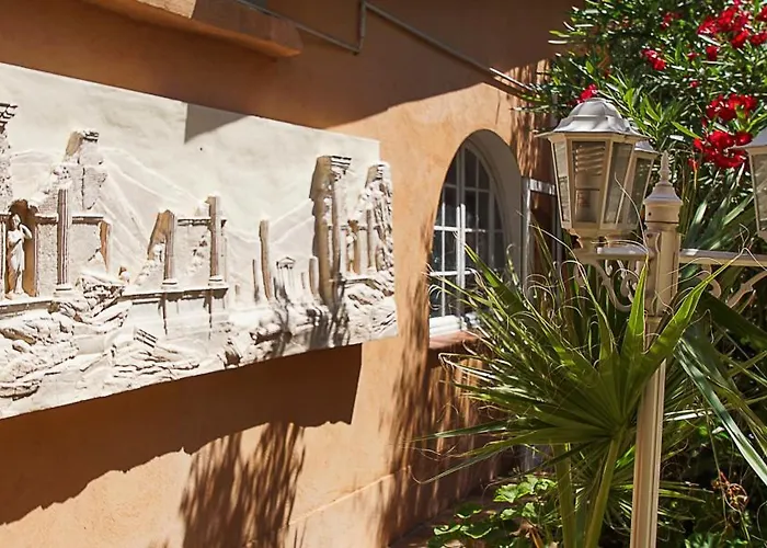 Hôtel Le Derby terrasse et parking