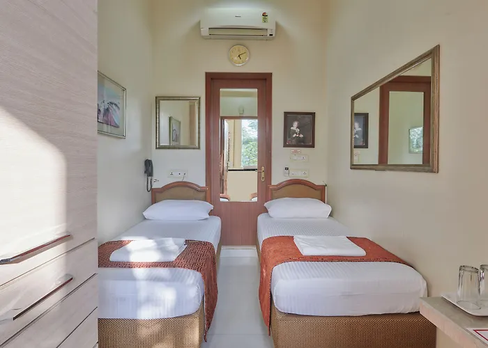 Elphinstone Hotel