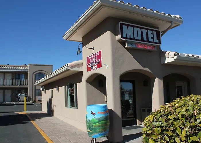Pines Inn & Suites Cottonwood