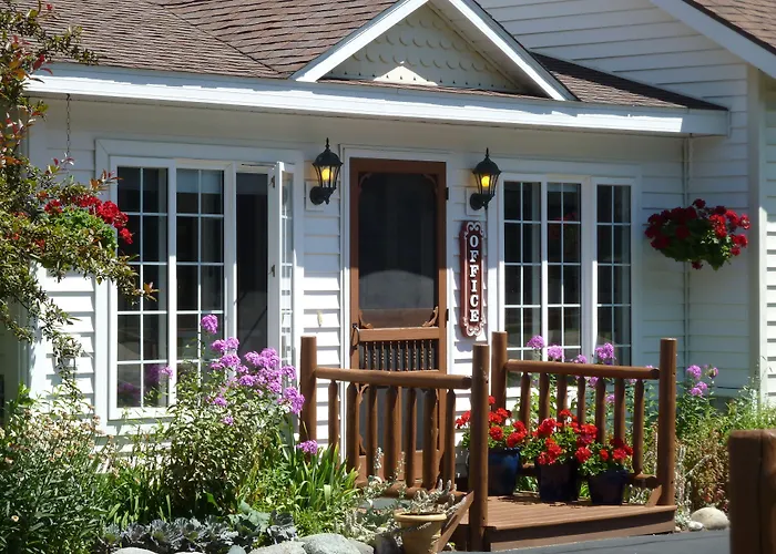 Beach House Lakeside Cottages Mackinaw City
