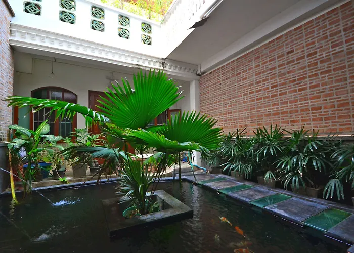 99 Oldtown Boutique Guesthouse Sha Extra Plus Phuket