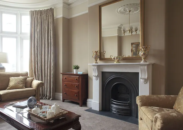 2 Crescent Gardens Guest House Bath