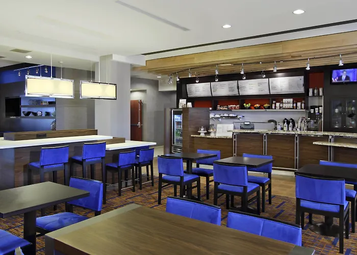 Courtyard By Marriott Victoria Hotel