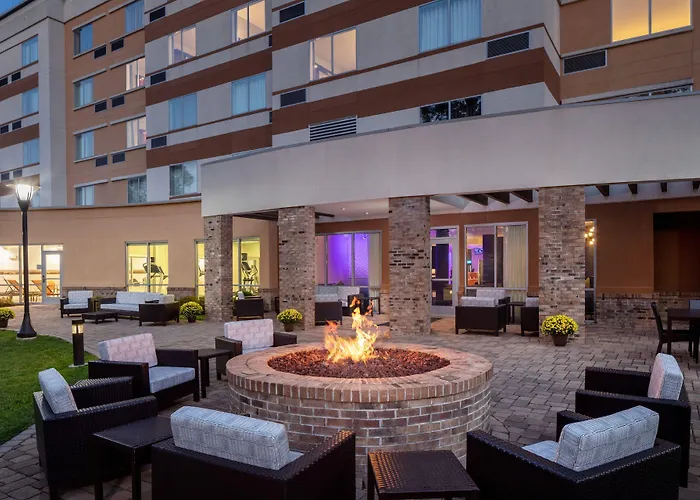 Courtyard By Marriott Charleston Downtown/Civic Center