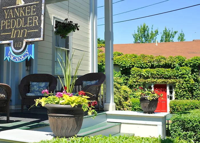 Yankee Peddler Inn Newport