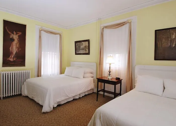 Yankee Peddler Inn Newport