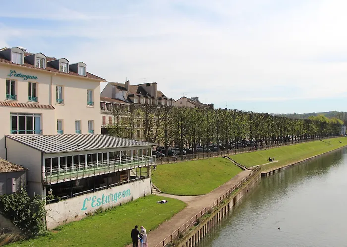 Hôtel L'Esturgeon Poissy