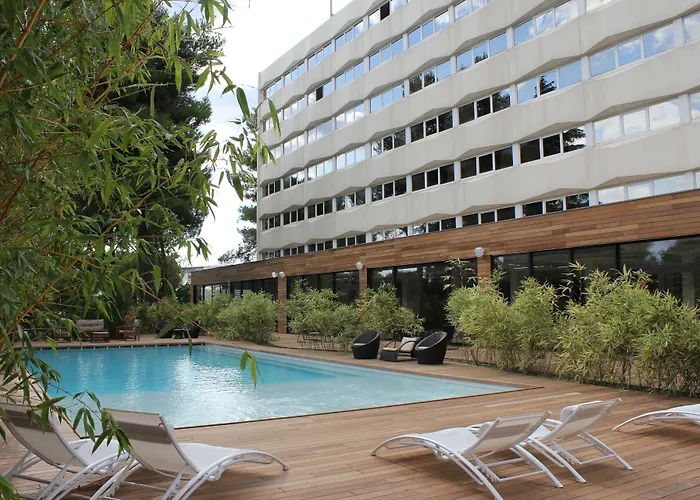 HÔTEL C SUITES chambres spacieuses Nîmes