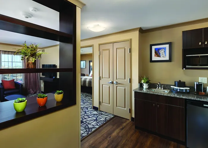 Clubhouse Hotel & Suites Fargo