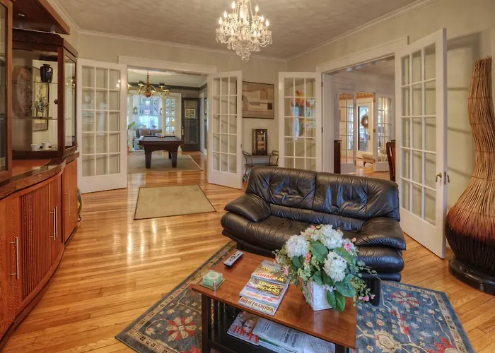 Bluefield Inn, A Select Registry Propery