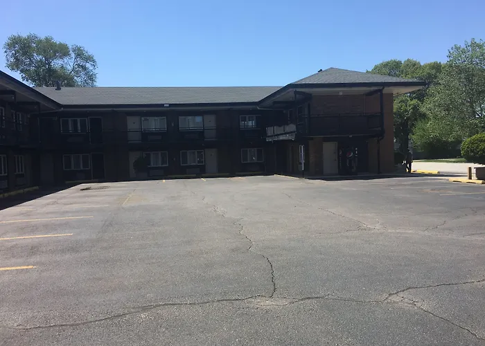 Midway Inn & Suites