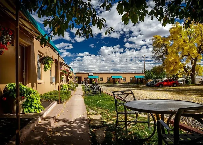 Stone Lizard Lodge
