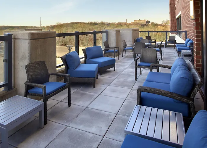 Courtyard By Marriott Akron Downtown