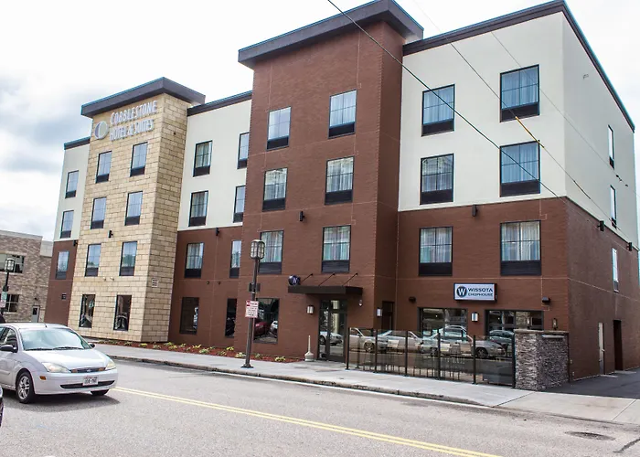 Cobblestone Hotel & Suites - Chippewa Falls
