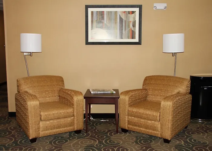 Cobblestone Hotel & Suites - Devils Lake