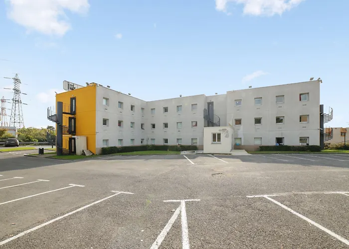 Première Classe Plaisir Gatines