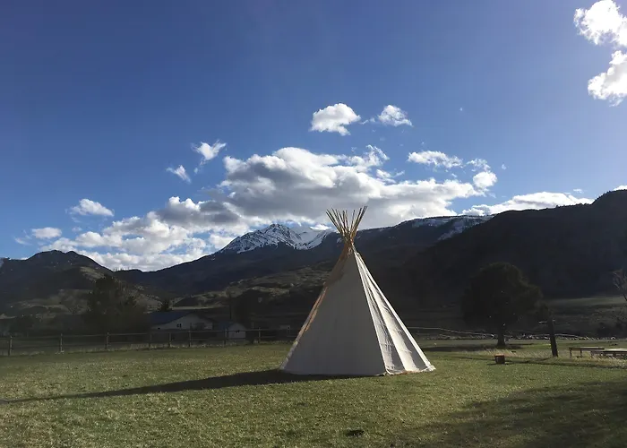Dreamcatcher Tipi Hotel Gardiner