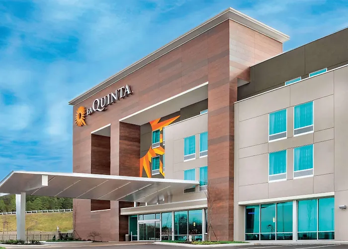 La Quinta Inn & Suites By Wyndham Cleveland Near Lee Univ