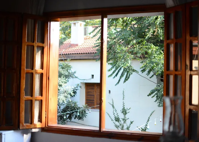 Otel Wood House