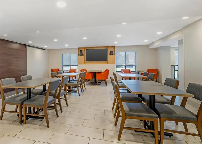 Plattsburgh Hotels