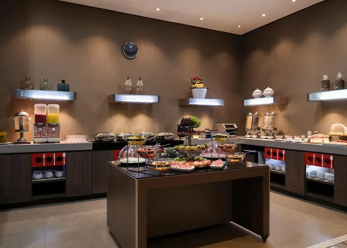 Hampton By Hilton Cartagena Hotel