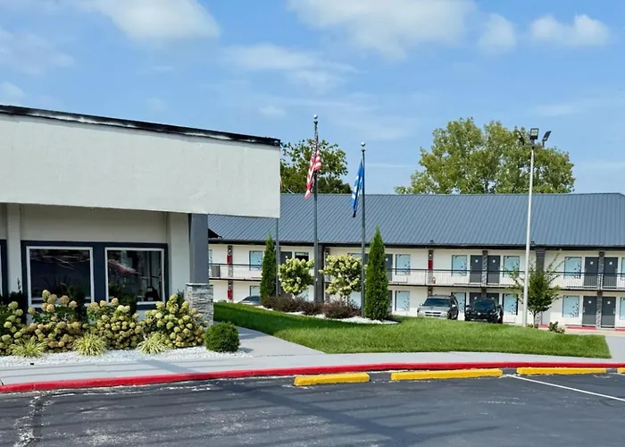 Lx Hotel, Powered By Acw Circle
