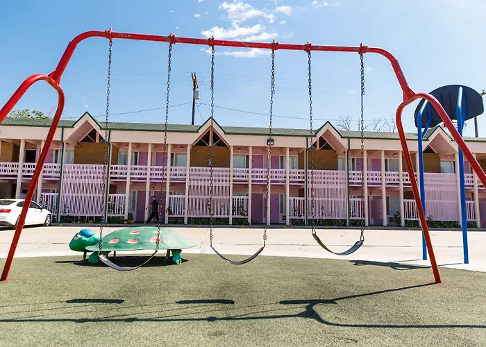 Safari Inn