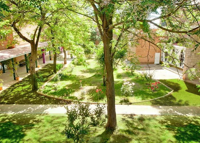 Hotel Lantana Garden Pilas