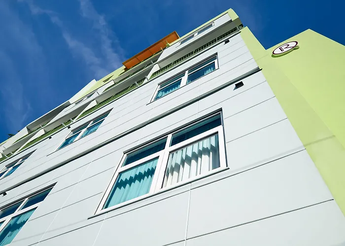 R Hotel Kingston