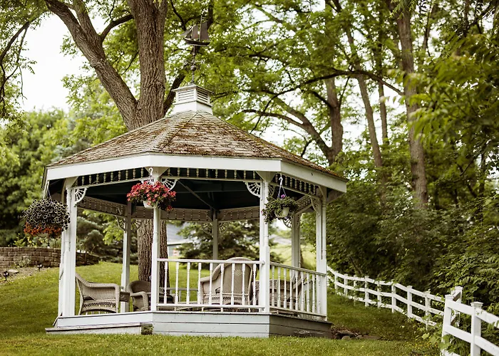 Hudson Manor Bed & Breakfast