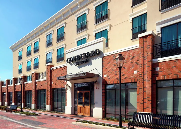 Courtyard By Marriott Lagrange