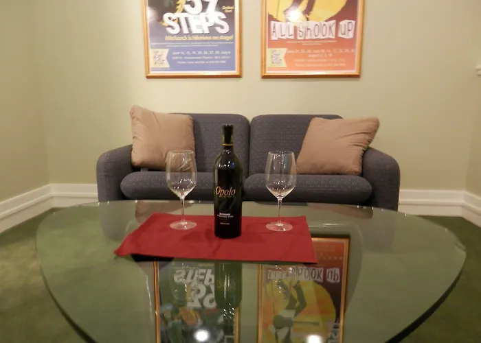 Pigeon Creek Inn - Adults Only