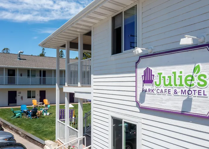 Fish Creek Hotels