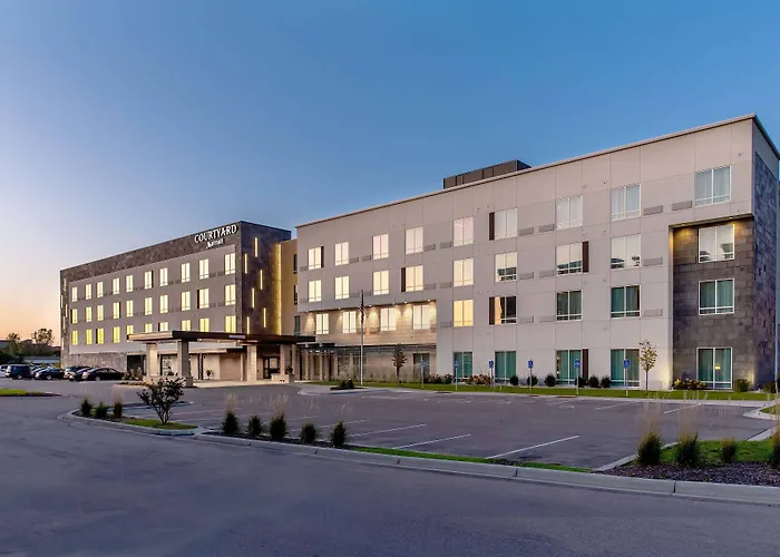 Courtyard By Marriott St Paul Woodbury Hotel
