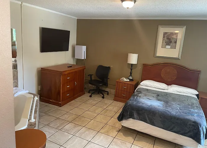 Budgetel Inn And Suites - Louisville