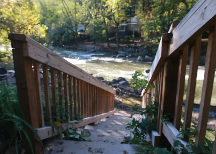 Riverside Lodge At Chimney Rock