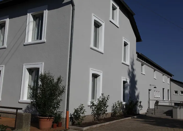 Haus & Hof Guest House Perl