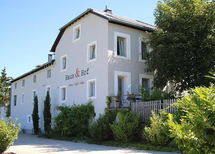 Haus & Hof Guest House Perl