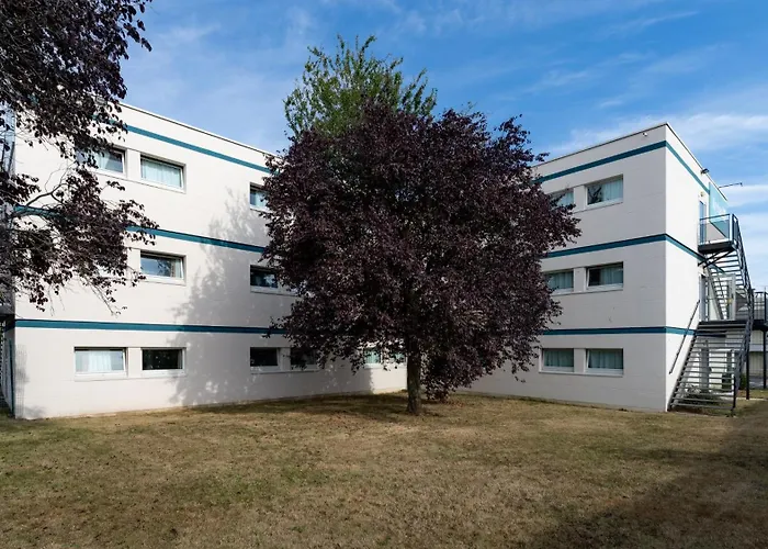 Hotel Cerise Lens