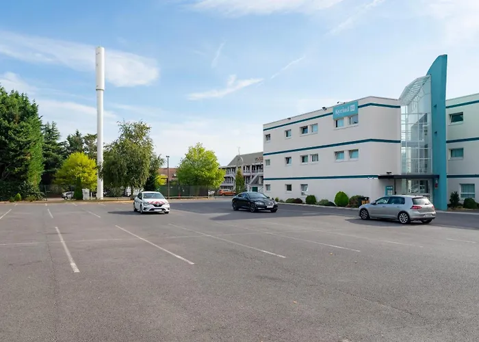 Hotel Cerise Lens