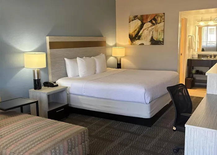 Surestay Innsuites Phoenix Hotel & Suites By Best Western