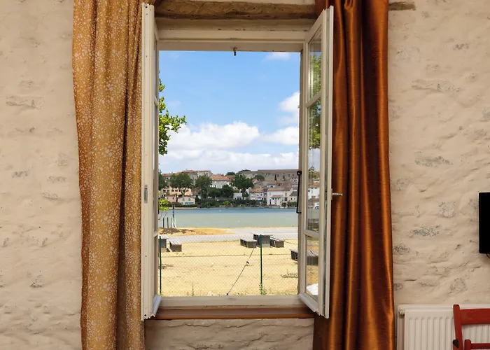 Le Grand Bassin, B&B autonome, au bord du canal du Midi Castelnaudary